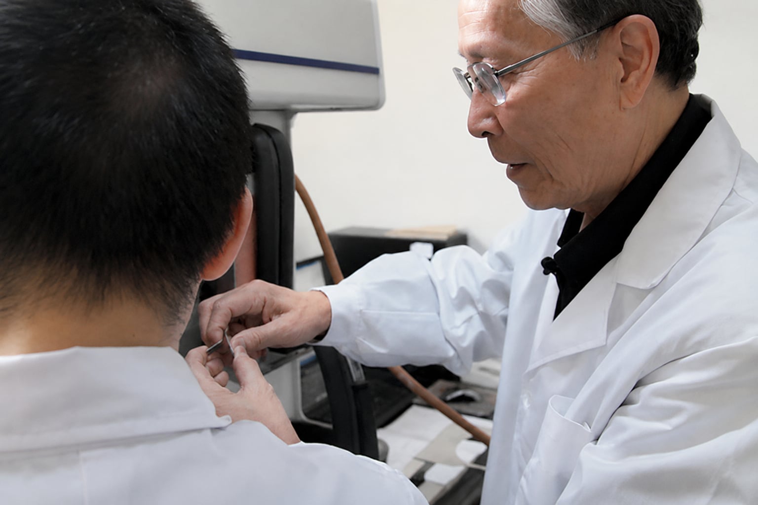 PKU PIONEER Founder, Xie Youchang, is leading the R&D team to develop new products.